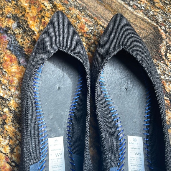 Rothy’s The Point Blavk Birdseye in gently used condition. Size 9 - Picture 6 of 8